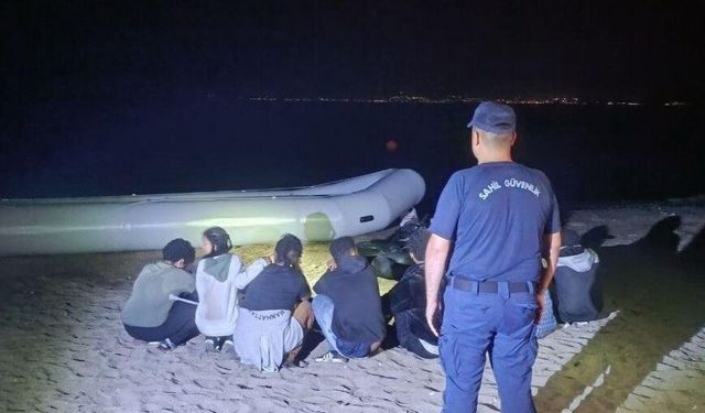 İzmir'de Sahil Güvenlikten çifte operasyon: 31 göçmen yakalandı