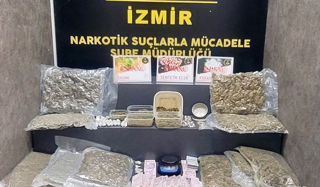 İzmir'de zehir tacirlerine baskın: 11,5 kilo uyuşturucu ele geçirildi