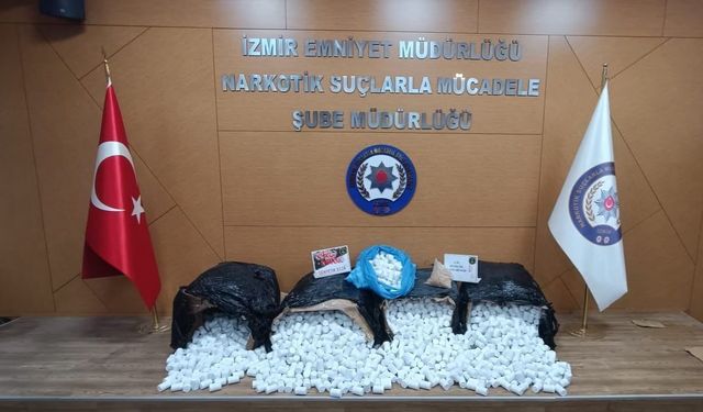 İzmir'de zehir tacirlerine baskın: 3 tutuklama