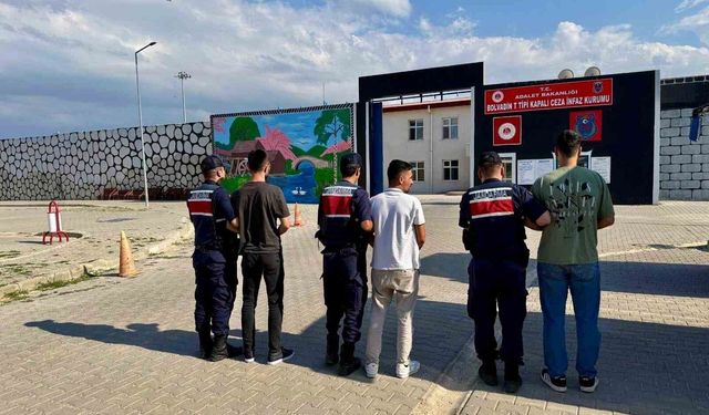 Jandarma çeşitli suçlardan aranan 34 kişiyi yakaladı