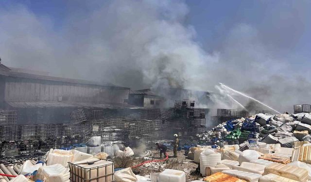 Kahramanmaraş'ta iş yeri yangını söndürüldü