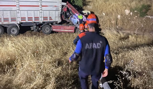 Kahramanmaraş'ta kamyon tıra arkadan çarptı: 1 yaralı