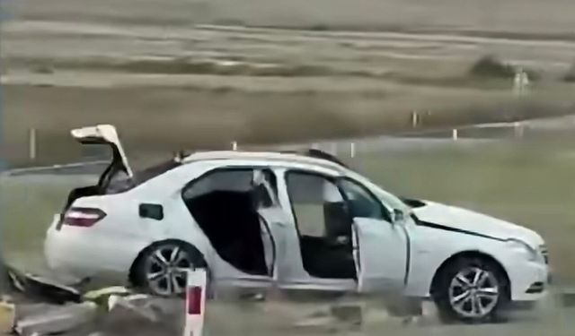 Kamyon ile otomobil çarpıştı: 3 ölü, 2 yaralı