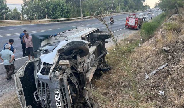 Kamyonet devrildi sürücü yaralı kurtuldu