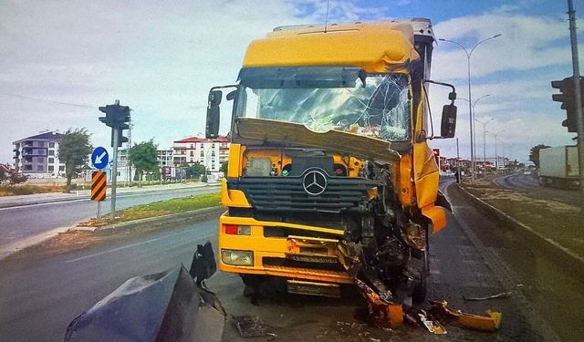 Karapınar'da iki ayrı kazada 2 kişi yaralandı