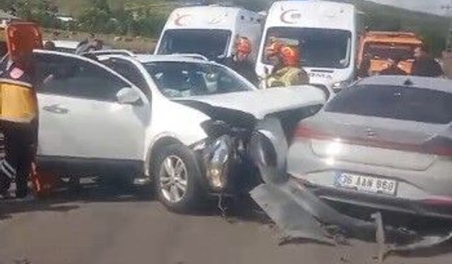 Kars'ta zincirleme kaza: 8 yaralı