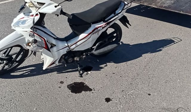 Kavşakta otomobil ile motosiklet çarpıştı: 1 yaralı