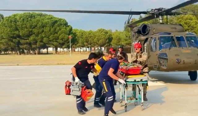 Kayalıklardan düşen doğa yürüyüşçüsü askeri helikopterle kurtarıldı