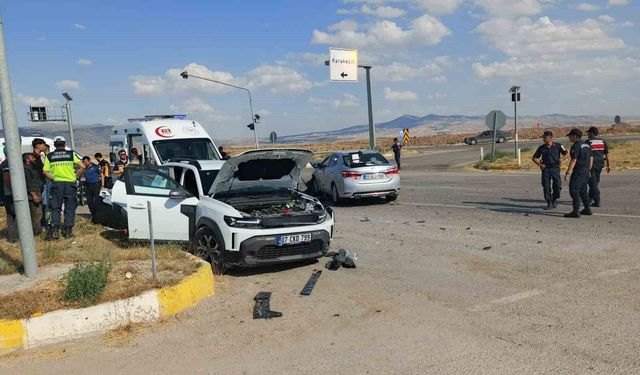 Kırıkkale'de iki otomobil çarpıştı: 6 yaralı