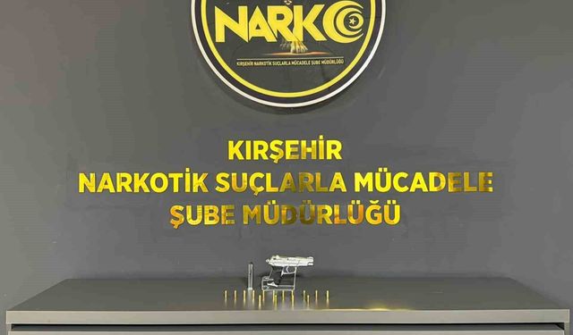 Kırşehir'de ruhsatsız tabanca, şarjör ve fişek ele geçirildi