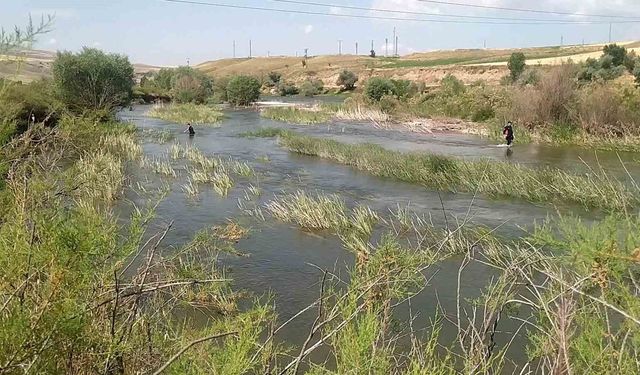 Kızılırmak'ta kaybolan genci arama çalışmaları üçüncü gününde devam ediyor
