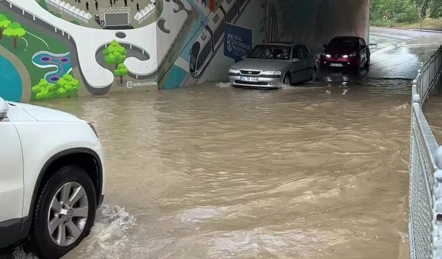 Kocaeli'de sağanak alt geçidi suyla doldurdu