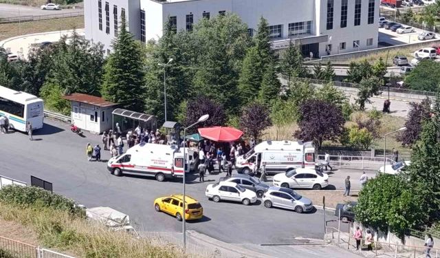 Kontrolden çıkan otomobil kalabalığa daldı; 4 yaralı