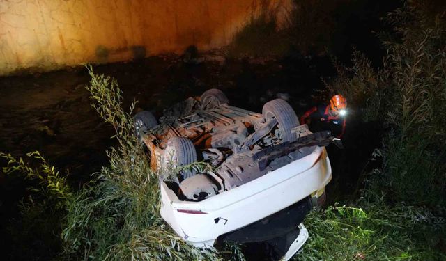 Köprüden uçan otomobilde 2 kişi yaralandı