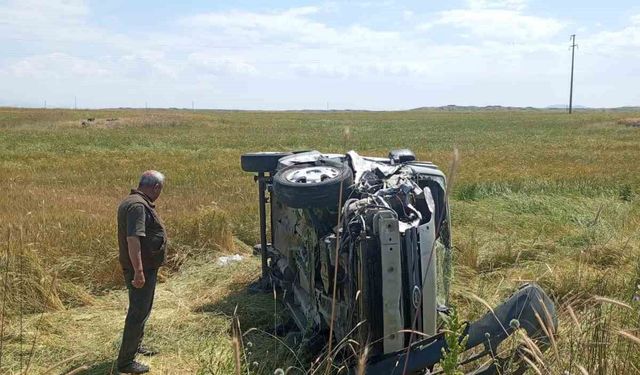 Malazgirt'te kamyonet traktörle çarpıştı: 2 yaralı