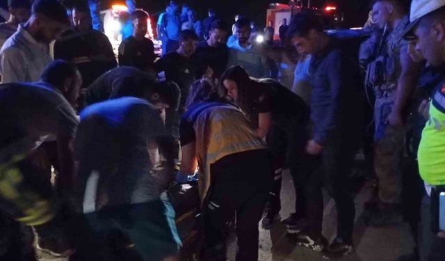 Mardin'de devrilen hafif ticari aracın sürücüsü ağır yaralandı