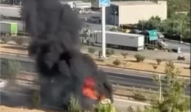 Mersin'de 24 ton çikolata yüklü tır yandı