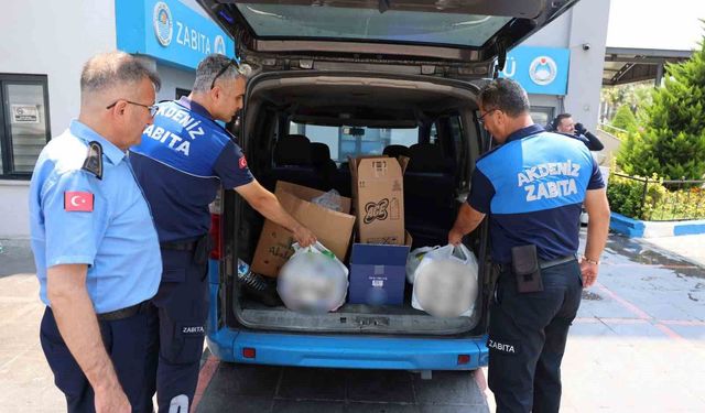 Mersin'de zincir markette 135 tarihi geçmiş ürün ele geçirildi