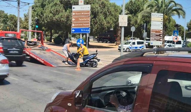 Motosiklet ile otomobil çarpıştı