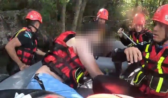 Munzur Çayı'nda boğulma tehlikesi geçiren vatandaşı Jandarma SAK Timi kurtardı