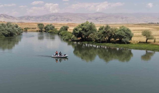 Murat Nehri'nde kaybolan Berat'ı arama çalışmaları 4'üncü gününde