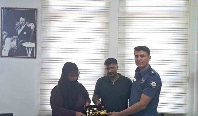 Muş'ta örnek davranış: Bulduğu ziynet eşyalarını sahibine ulaştırdı