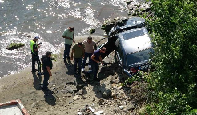Ordu'da otomobil 30 metreden deniz kıyısına uçtu: 'Uçak düşüyor zannettim'