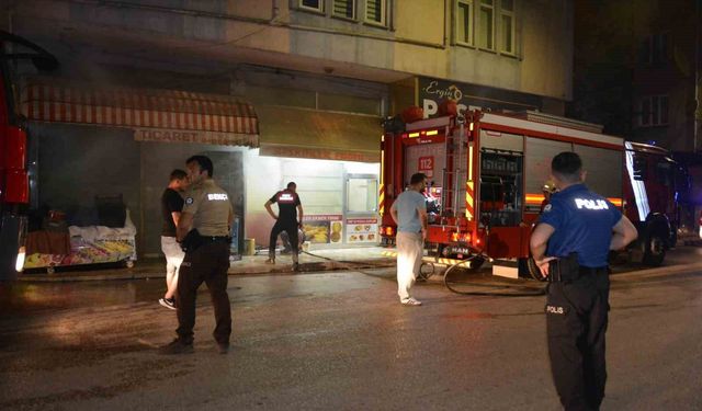 Ordu'da yanan fındık kabuğu çuvalı iş yerini dumana boğdu