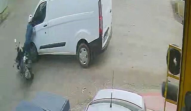Osmaniye'de minibüsle çarpışan motosikletli yaralandı