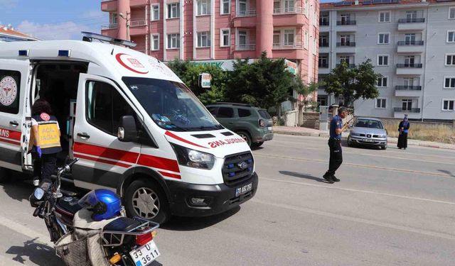 Otomobille çarpışan motosikletin sürücüsü yaralandı