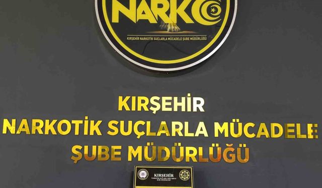 Polisin durdurduğu araçta uyuşturucu hap ele geçirildi