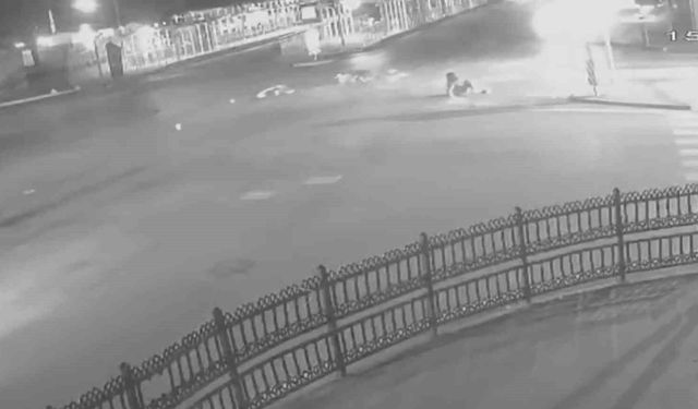 Sakarya'da 1 kişinin hayatını kaybettiği kaza anı güvenlik kamerasına yansıdı
