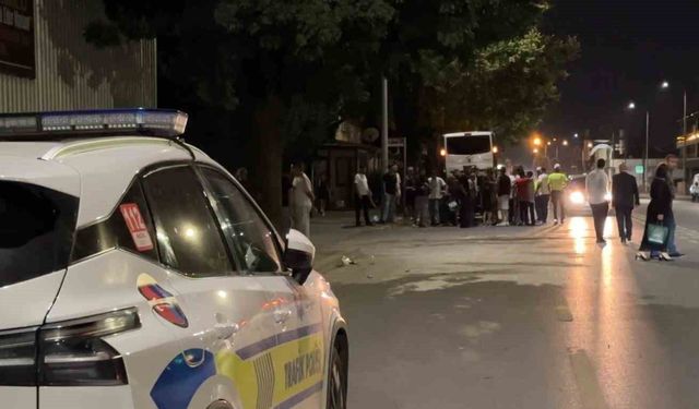 Sakarya'da hafif ticari araç ile iki motosiklet çarpıştı: 2 ağır yaralı