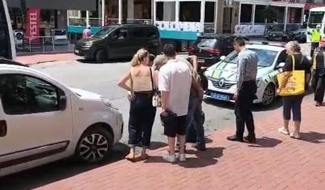 Scooterla dengesini kaybedip düşen sürücü yaralandı