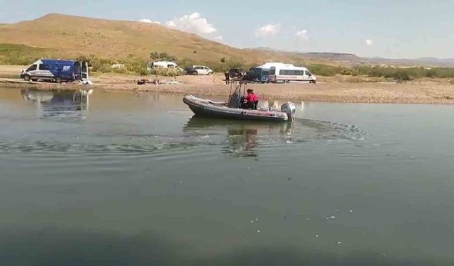 Serinlemek için girdiği ırmakta akıntıya kapılmıştı, arama çalışmaları ikinci gününde devam ediyor