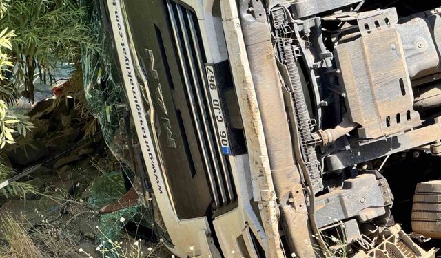 Şırnak'ta tır uçurumdan yuvarlandı: 1 yaralı