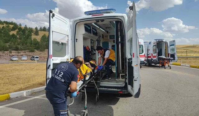 Sivas'ta feci kaza: 1'i ağır 8 yaralı