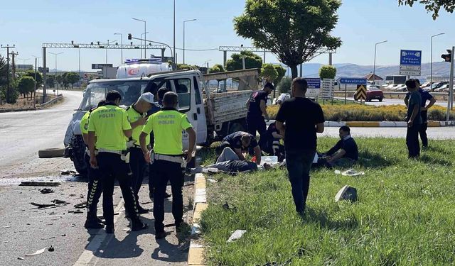 Sivas'ta kamyonetler çarpıştı: 5 yaralı