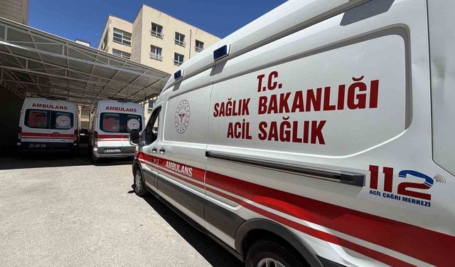 Siverek'te otomobil traktöre çarptı: 4 yaralı