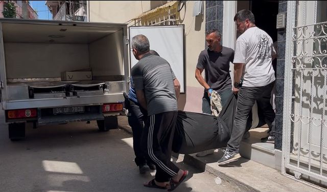 Talihsiz adam merdivenlerde can verdi