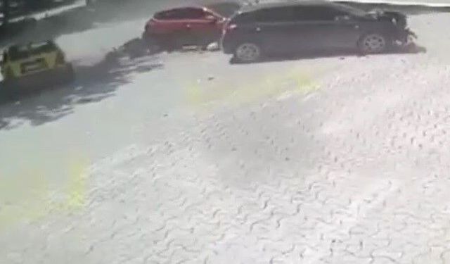Ticari taksinin anne ile kızına çarptığı kazanın görüntüsü ortaya çıktı