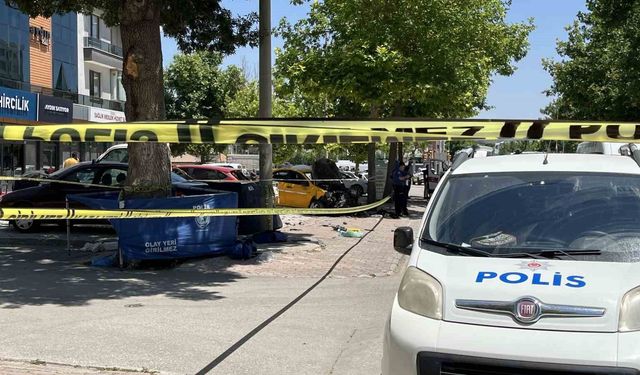 Ticari taksinin çarptığı anne ile kızı hayatını kaybetti