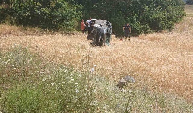 Tokat'ta kontrolden çıkan hafif ticari araç takla attı: 5 yaralı