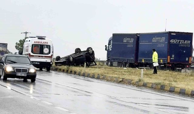 Tosya'da otomobil takla attı: 2 yaralı