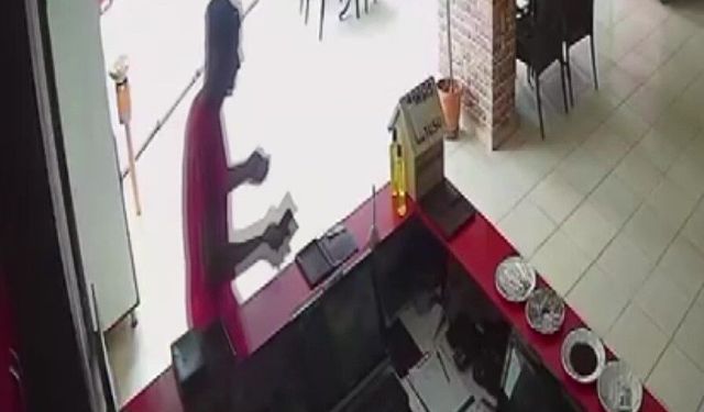 Tuvalet bahanesiyle girdiği restorandan telefon, camiden merdiven çaldı