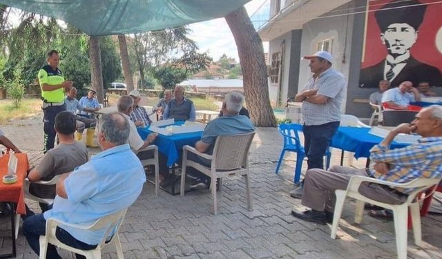 Uşak'ta çiftçilere traktör kazalarına karşı bilgilendirme semineri