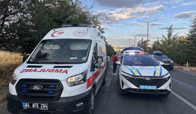 Uşak'ta otomobil tıra arkadan çarptı: 4 yaralı