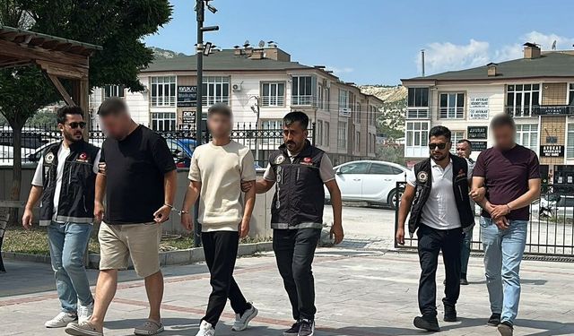 Uyuşturucu kullanmaktan öğretmenlikten ihraç edilen şahıs bu kez uyuşturucu ticaretinden tutuklandı