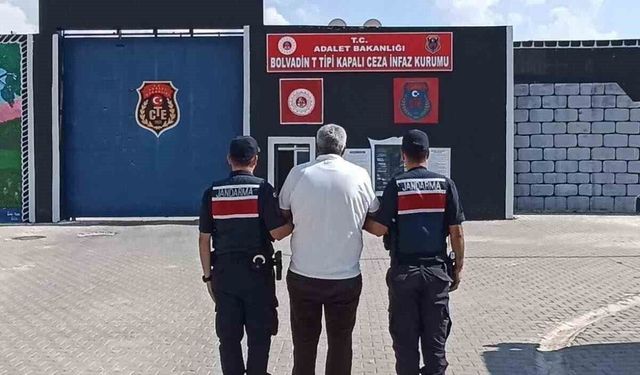 Uyuşturucu ticareti suçundan aranan şahsı jandarma yakaladı