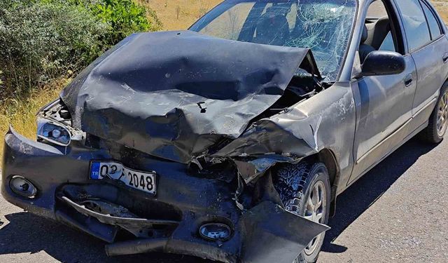 Yalvaç'ta otomobiller kafa kafaya çarpıştı: 1 yaralı